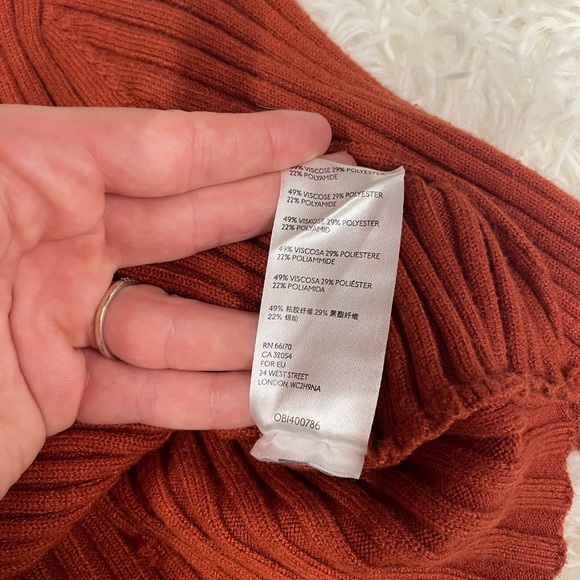 🚨SOLD🚨Urban Outfitters Tayla Twist-Front Cutout Ribbed Knit Sweater Top - Picture 6 of 7